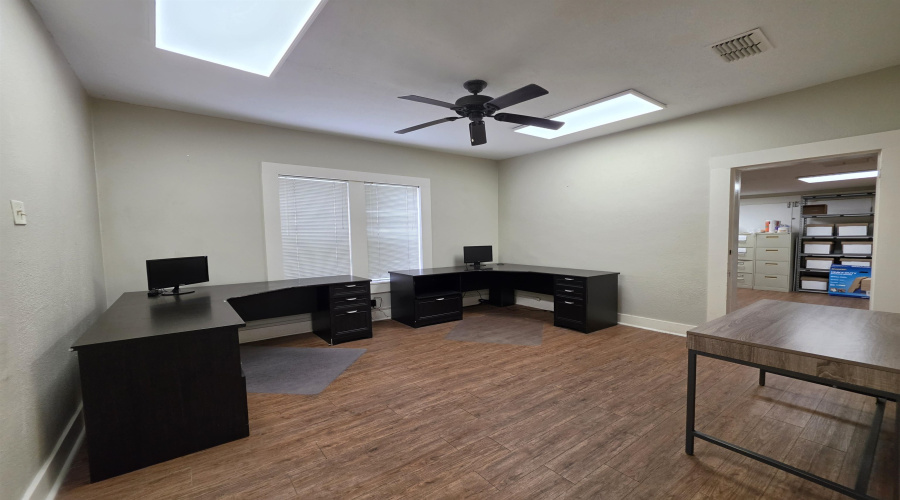 2018 Santa Ursula Ave, Laredo, Texas 78040, 6 Rooms Rooms,2 BathroomsBathrooms,Commercial retail/office,For Sale,2018 Santa Ursula Ave,20262382