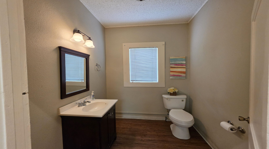 2018 Santa Ursula Ave, Laredo, Texas 78040, 6 Rooms Rooms,2 BathroomsBathrooms,Commercial retail/office,For Sale,2018 Santa Ursula Ave,20262382