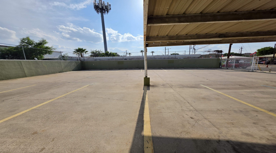 2018 Santa Ursula Ave, Laredo, Texas 78040, 6 Rooms Rooms,2 BathroomsBathrooms,Commercial retail/office,For Sale,2018 Santa Ursula Ave,20262382