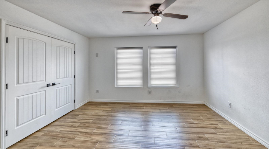 1100 W Houston St, Carrizo Springs, Texas 78834, ,Multi-family,For Sale,1100 W Houston St,20262378