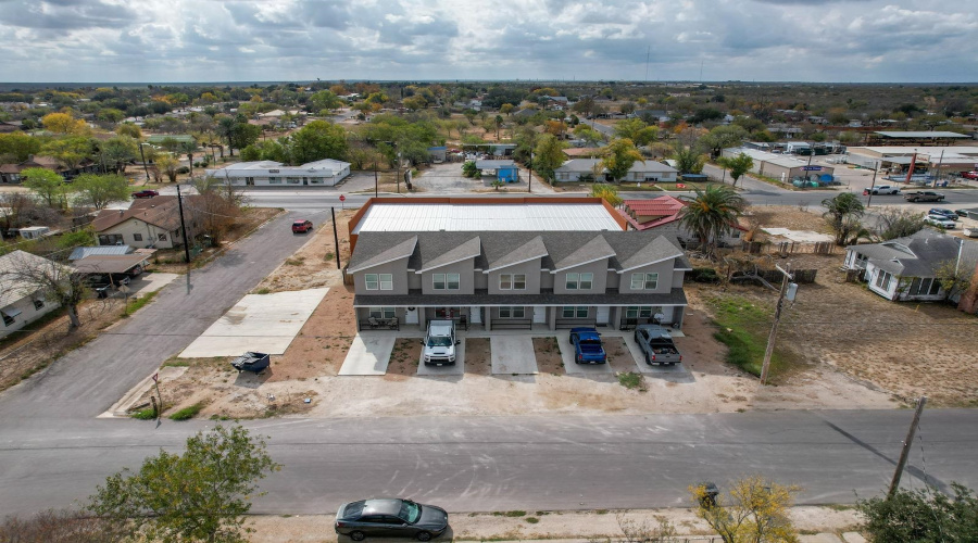 1100 W Houston St, Carrizo Springs, Texas 78834, ,Multi-family,For Sale,1100 W Houston St,20262378