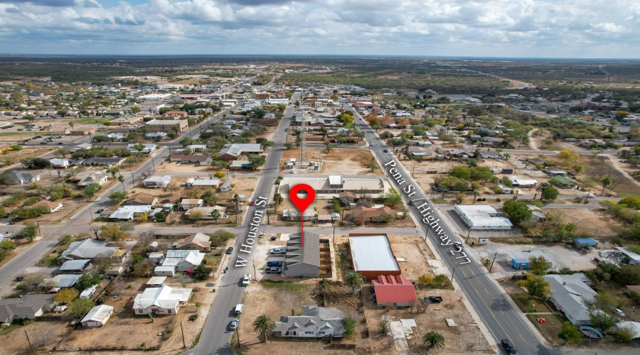 1100 W Houston St, Carrizo Springs, Texas 78834, ,Multi-family,For Sale,1100 W Houston St,20262378
