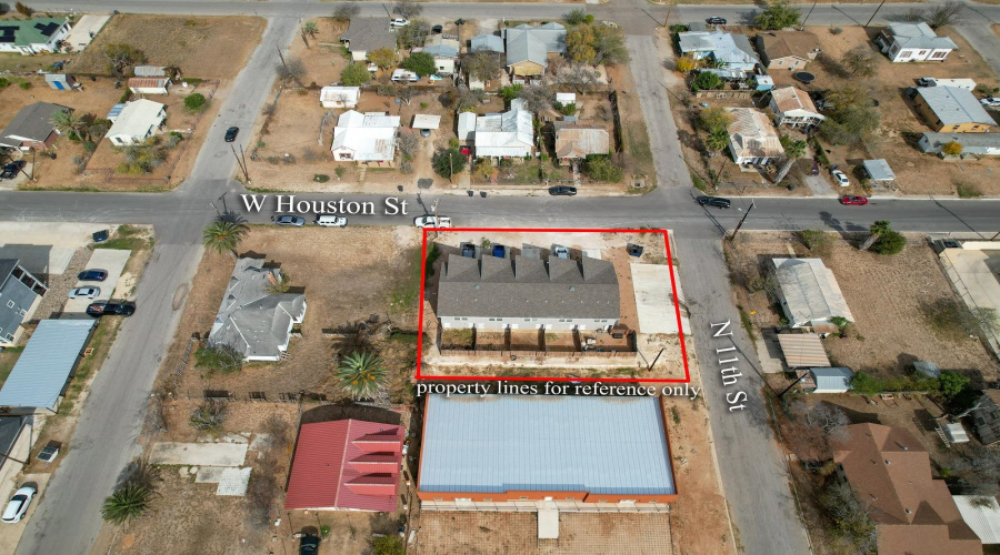 1100 W Houston St, Carrizo Springs, Texas 78834, ,Multi-family,For Sale,1100 W Houston St,20262378