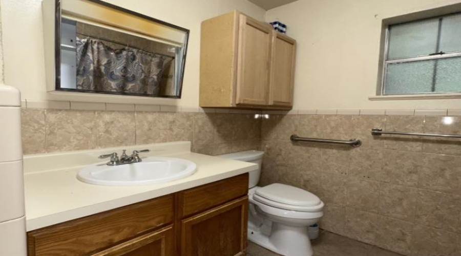 1813 N 1st. St., Zapata, Texas 78076, 3 Bedrooms Bedrooms, 6 Rooms Rooms,3 BathroomsBathrooms,Residential,For Sale,1813 N 1st. St.,20262364