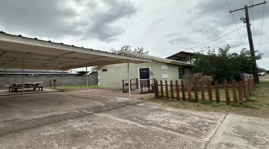 1813 N 1st. St., Zapata, Texas 78076, 3 Bedrooms Bedrooms, 6 Rooms Rooms,3 BathroomsBathrooms,Residential,For Sale,1813 N 1st. St.,20262364