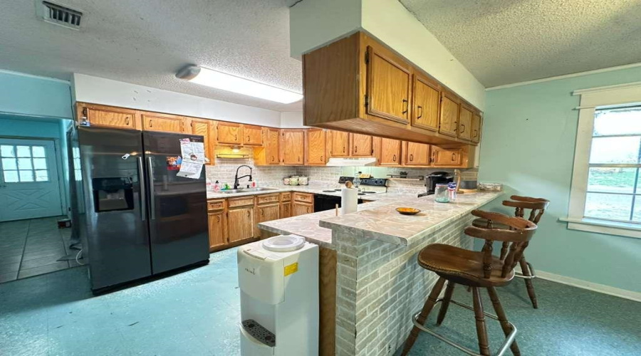 1813 N 1st. St., Zapata, Texas 78076, 3 Bedrooms Bedrooms, 6 Rooms Rooms,3 BathroomsBathrooms,Residential,For Sale,1813 N 1st. St.,20262364