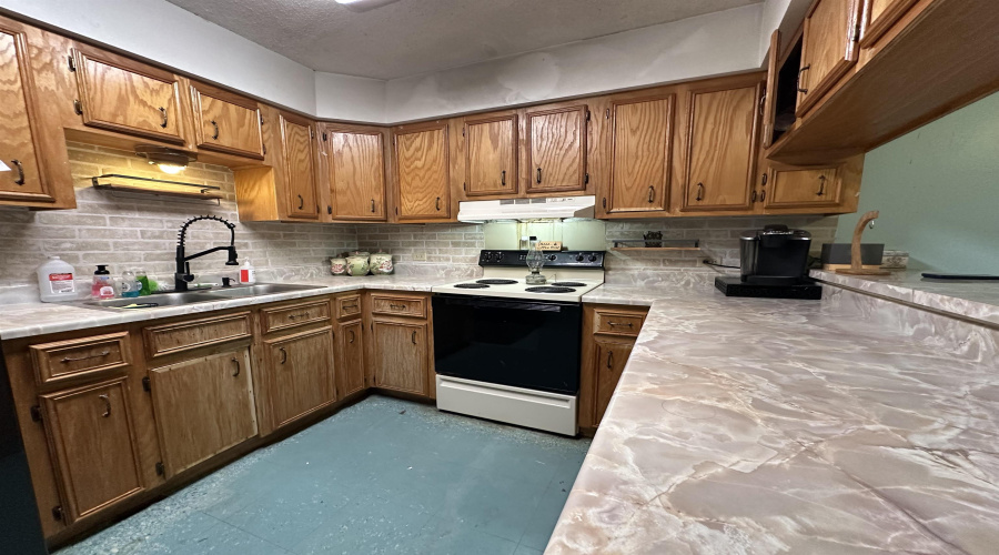1813 N 1st. St., Zapata, Texas 78076, 3 Bedrooms Bedrooms, 6 Rooms Rooms,3 BathroomsBathrooms,Residential,For Sale,1813 N 1st. St.,20262364