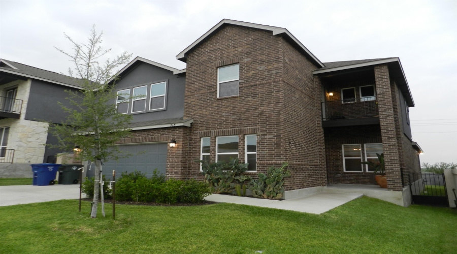 718 Cavatina Dr., Laredo, Texas 78045, 5 Bedrooms Bedrooms, 9 Rooms Rooms,4 BathroomsBathrooms,Residential,For Sale,718 Cavatina Dr.,20262365