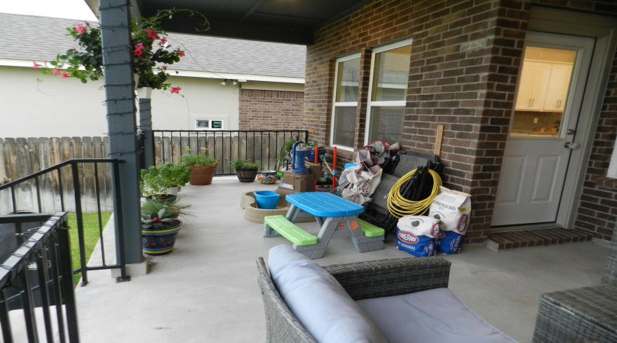 718 Cavatina Dr., Laredo, Texas 78045, 5 Bedrooms Bedrooms, 9 Rooms Rooms,4 BathroomsBathrooms,Residential,For Sale,718 Cavatina Dr.,20262365