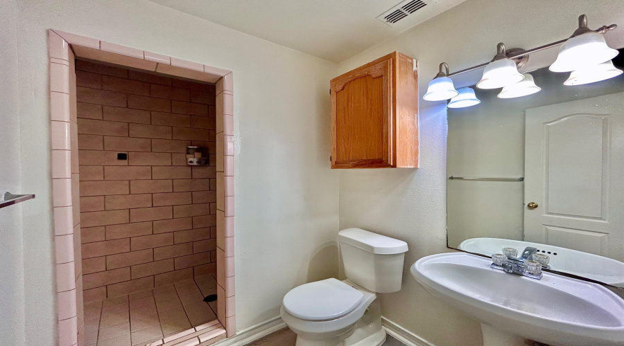 1000 Ranchway Dr, Laredo, Texas 78045, 3 Bedrooms Bedrooms, 6 Rooms Rooms,3 BathroomsBathrooms,Residential,For Sale,1000 Ranchway Dr,20262381