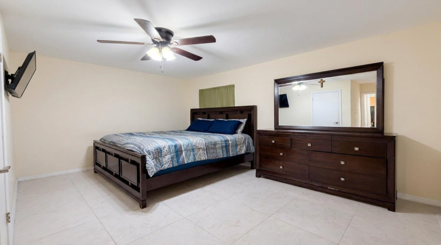 5500 McPherson Rd, Laredo, Texas 78041, 2 Bedrooms Bedrooms, 2 Rooms Rooms,3 BathroomsBathrooms,Residential,For Sale,5500 McPherson Rd,20262386