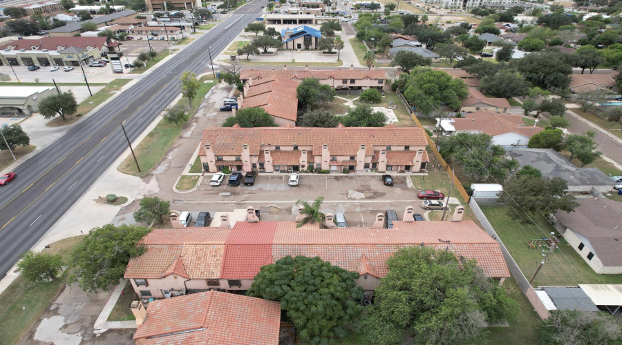 5500 McPherson Rd, Laredo, Texas 78041, 2 Bedrooms Bedrooms, 2 Rooms Rooms,3 BathroomsBathrooms,Residential,For Sale,5500 McPherson Rd,20262386