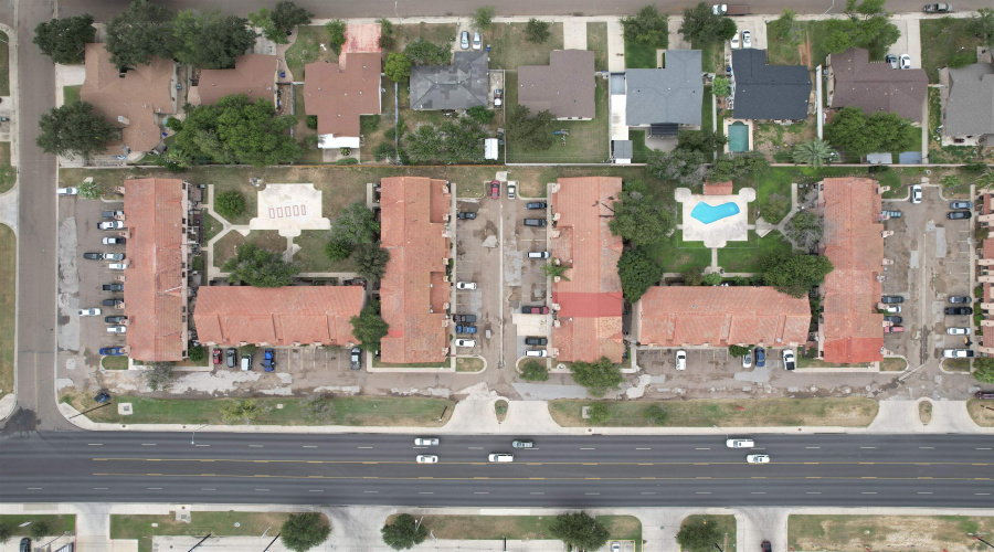 5500 McPherson Rd, Laredo, Texas 78041, 2 Bedrooms Bedrooms, 2 Rooms Rooms,3 BathroomsBathrooms,Residential,For Sale,5500 McPherson Rd,20262386