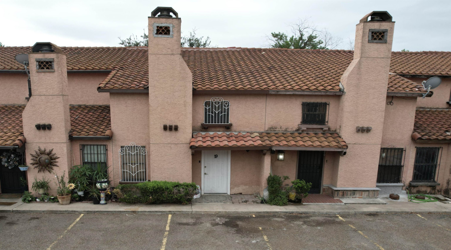 5500 McPherson Rd, Laredo, Texas 78041, 2 Bedrooms Bedrooms, 2 Rooms Rooms,3 BathroomsBathrooms,Residential,For Sale,5500 McPherson Rd,20262386
