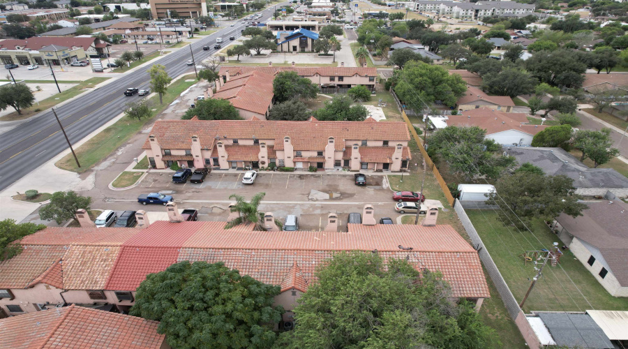 5500 McPherson Rd, Laredo, Texas 78041, 2 Bedrooms Bedrooms, 2 Rooms Rooms,3 BathroomsBathrooms,Residential,For Sale,5500 McPherson Rd,20262386