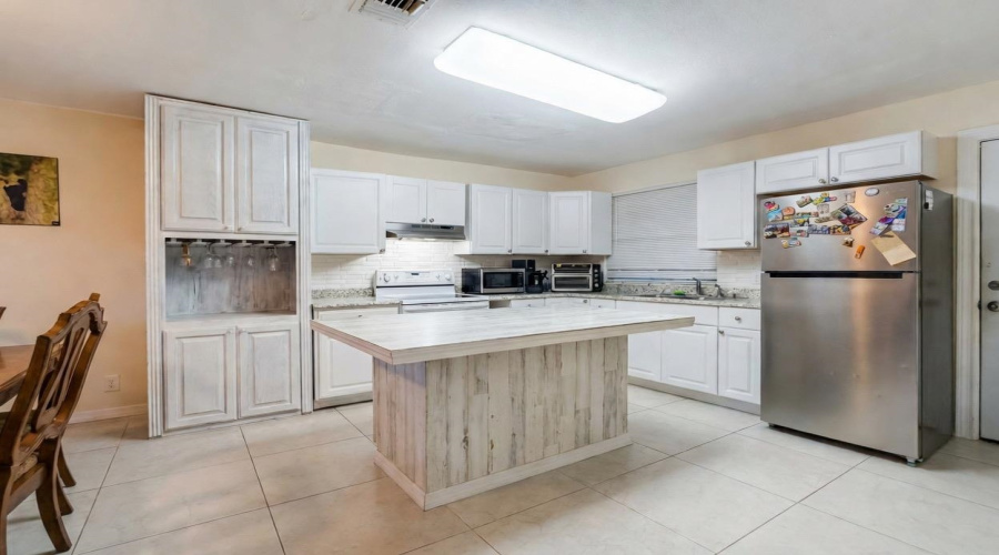 5500 McPherson Rd, Laredo, Texas 78041, 2 Bedrooms Bedrooms, 2 Rooms Rooms,3 BathroomsBathrooms,Residential,For Sale,5500 McPherson Rd,20262386