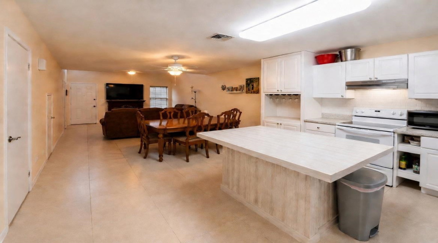 5500 McPherson Rd, Laredo, Texas 78041, 2 Bedrooms Bedrooms, 2 Rooms Rooms,3 BathroomsBathrooms,Residential,For Sale,5500 McPherson Rd,20262386