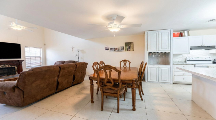 5500 McPherson Rd, Laredo, Texas 78041, 2 Bedrooms Bedrooms, 2 Rooms Rooms,3 BathroomsBathrooms,Residential,For Sale,5500 McPherson Rd,20262386