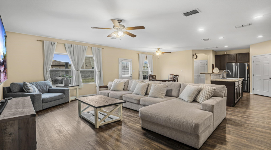 4421 Mercedes Dr, Laredo, Texas 78046, 3 Bedrooms Bedrooms, 3 Rooms Rooms,2 BathroomsBathrooms,Residential,For Sale,4421 Mercedes Dr,20262388