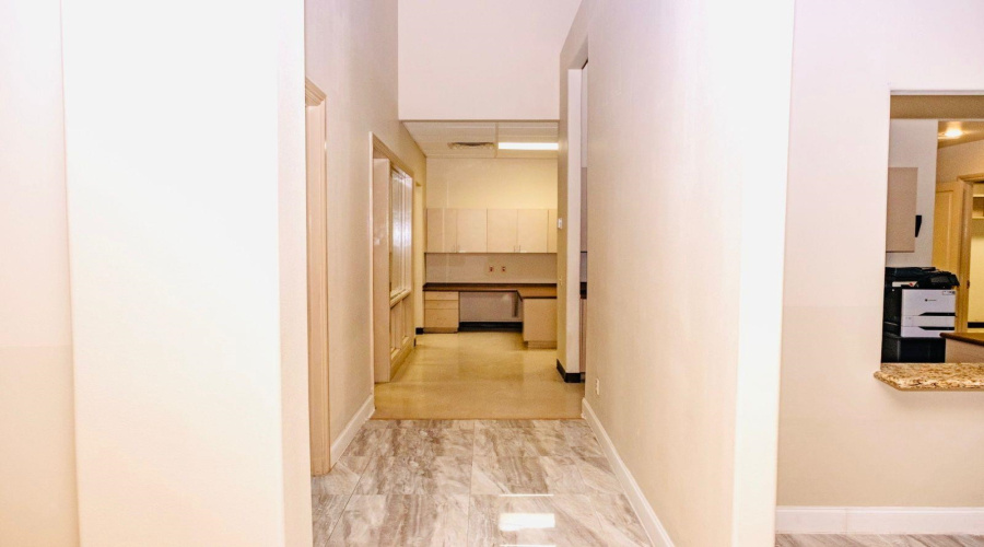 8607 McPherson Rd, Laredo, Texas 78045, 1 Room Rooms,2 BathroomsBathrooms,Commercial retail/office,For Rent,8607 McPherson Rd,20262395