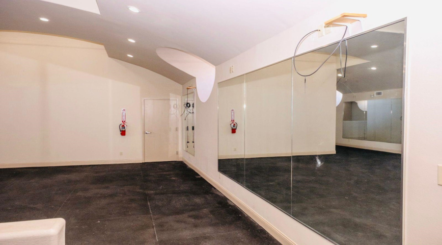 8607 McPherson Rd, Laredo, Texas 78045, 1 Room Rooms,2 BathroomsBathrooms,Commercial retail/office,For Rent,8607 McPherson Rd,20262395