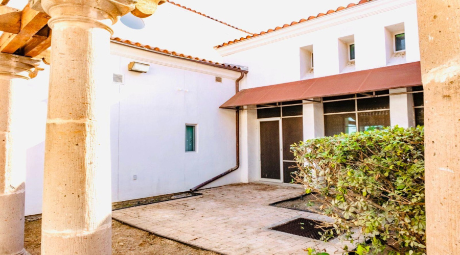 8607 McPherson Rd, Laredo, Texas 78045, 1 Room Rooms,2 BathroomsBathrooms,Commercial retail/office,For Rent,8607 McPherson Rd,20262395