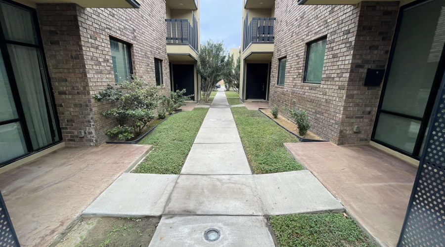 409 Shiloh Dr, LAREDO, Texas 78045, 2 Bedrooms Bedrooms, 6 Rooms Rooms,2 BathroomsBathrooms,Residential,For Rent,409 Shiloh Dr,20262390