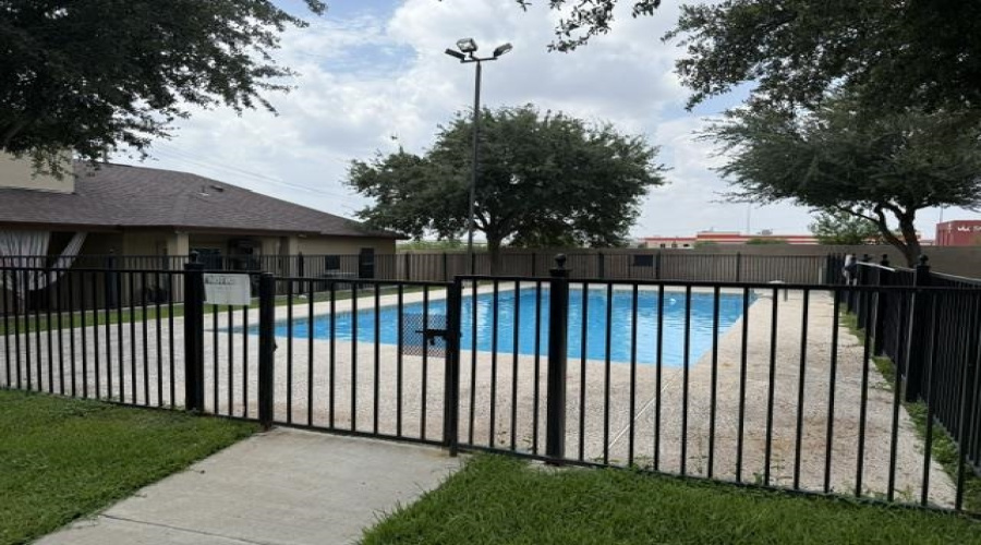 10706 International Blvd, LAREDO, Texas 78045, 2 Bedrooms Bedrooms, 5 Rooms Rooms,1 BathroomBathrooms,Residential,For Rent,10706 International Blvd,20262394