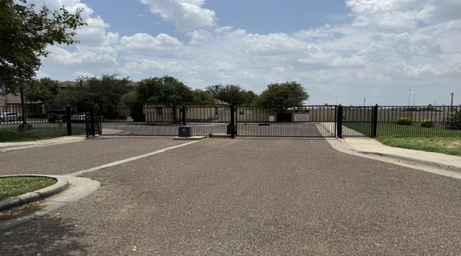 10706 International Blvd, LAREDO, Texas 78045, 2 Bedrooms Bedrooms, 5 Rooms Rooms,1 BathroomBathrooms,Residential,For Rent,10706 International Blvd,20262394