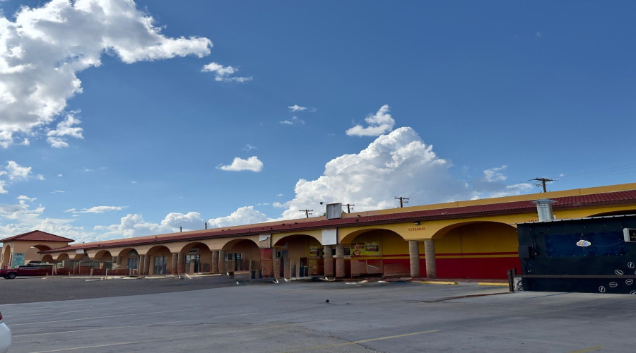 666 Prada-Machin Dr, Laredo, Texas 78046, 1 Room Rooms,1 BathroomBathrooms,Commercial retail/office,For Rent,666 Prada-Machin Dr,20262401