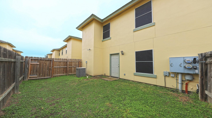 1000 Ranchway Dr, Laredo, Texas 78045, 3 Bedrooms Bedrooms, 6 Rooms Rooms,3 BathroomsBathrooms,Residential,For Sale,1000 Ranchway Dr,20262396