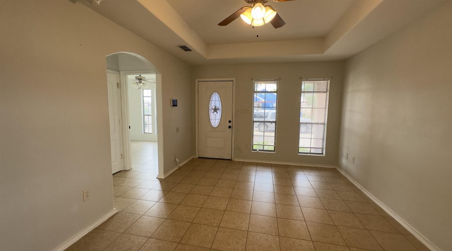 3601 Nubes Dr, Laredo, Texas 78046, 3 Bedrooms Bedrooms, 5 Rooms Rooms,2 BathroomsBathrooms,Residential,For Rent,3601 Nubes Dr,20262397