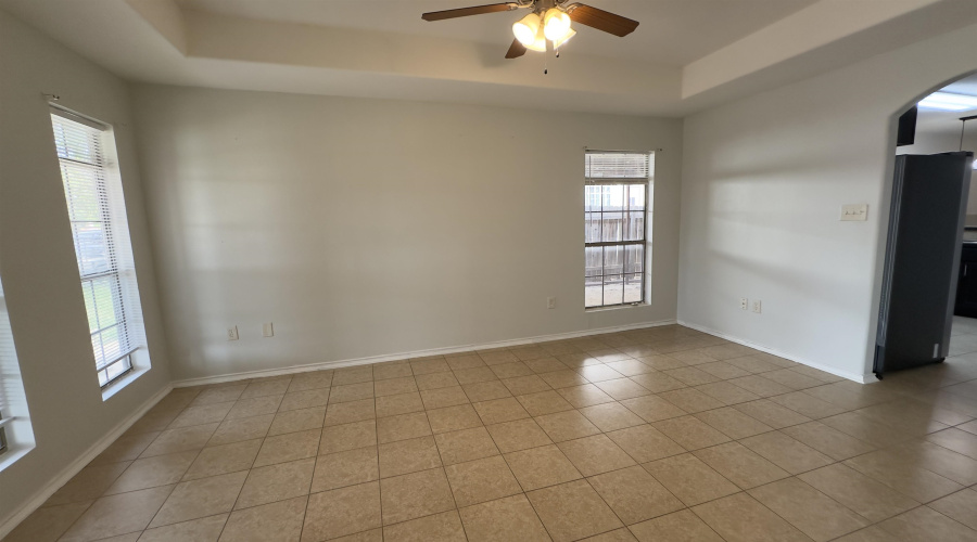 3601 Nubes Dr, Laredo, Texas 78046, 3 Bedrooms Bedrooms, 5 Rooms Rooms,2 BathroomsBathrooms,Residential,For Rent,3601 Nubes Dr,20262397