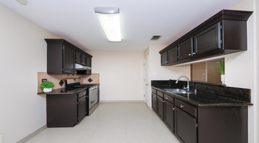 1924 Yukon Ln, Laredo, Texas 78045, 3 Bedrooms Bedrooms, 7 Rooms Rooms,2 BathroomsBathrooms,Residential,For Sale,1924 Yukon Ln,20262399