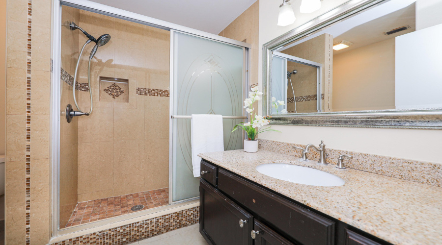 1924 Yukon Ln, Laredo, Texas 78045, 3 Bedrooms Bedrooms, 7 Rooms Rooms,2 BathroomsBathrooms,Residential,For Sale,1924 Yukon Ln,20262399
