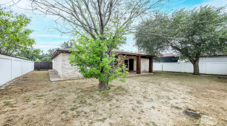 1924 Yukon Ln, Laredo, Texas 78045, 3 Bedrooms Bedrooms, 7 Rooms Rooms,2 BathroomsBathrooms,Residential,For Sale,1924 Yukon Ln,20262399