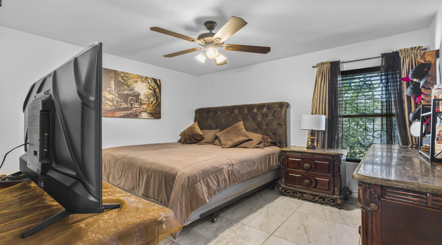 930 La Rosita, Laredo, Texas 78046, 4 Bedrooms Bedrooms, 6 Rooms Rooms,2 BathroomsBathrooms,Residential,For Sale,930 La Rosita,20262403