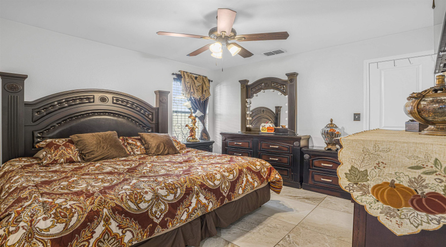 930 La Rosita, Laredo, Texas 78046, 4 Bedrooms Bedrooms, 6 Rooms Rooms,2 BathroomsBathrooms,Residential,For Sale,930 La Rosita,20262403