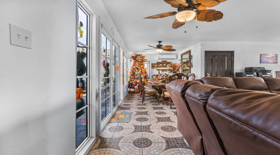 930 La Rosita, Laredo, Texas 78046, 4 Bedrooms Bedrooms, 6 Rooms Rooms,2 BathroomsBathrooms,Residential,For Sale,930 La Rosita,20262403