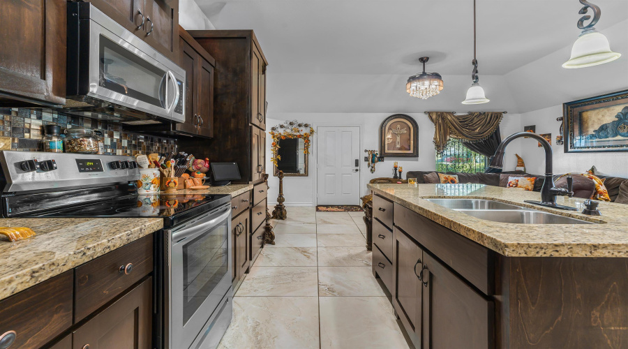 930 La Rosita, Laredo, Texas 78046, 4 Bedrooms Bedrooms, 6 Rooms Rooms,2 BathroomsBathrooms,Residential,For Sale,930 La Rosita,20262403