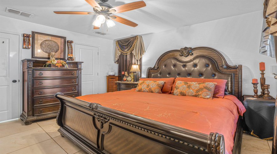 930 La Rosita, Laredo, Texas 78046, 4 Bedrooms Bedrooms, 6 Rooms Rooms,2 BathroomsBathrooms,Residential,For Sale,930 La Rosita,20262403
