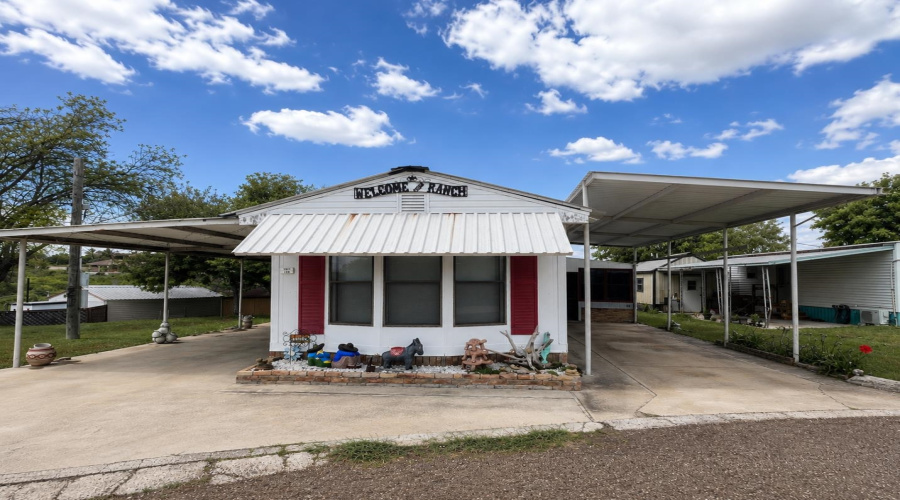 118 Blossum Blvd., Zapata, Texas 78076, 2 Bedrooms Bedrooms, 3 Rooms Rooms,1 BathroomBathrooms,Residential,For Sale,118 Blossum Blvd.,20262405