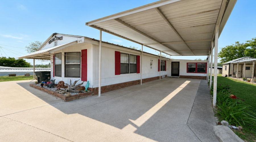 118 Blossum Blvd., Zapata, Texas 78076, 2 Bedrooms Bedrooms, 3 Rooms Rooms,1 BathroomBathrooms,Residential,For Sale,118 Blossum Blvd.,20262405