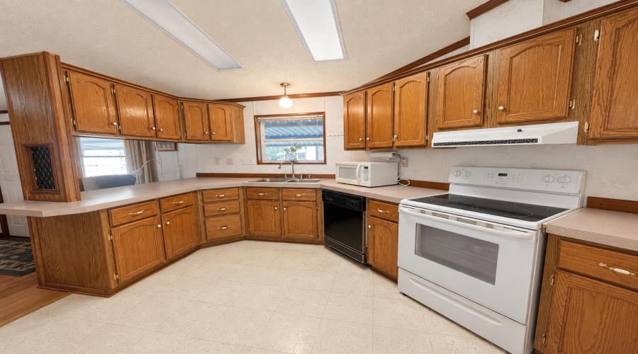 118 Autumn Ln., Zapata, Texas 78076, 2 Bedrooms Bedrooms, 4 Rooms Rooms,2 BathroomsBathrooms,Residential,For Sale,118 Autumn Ln.,20262407