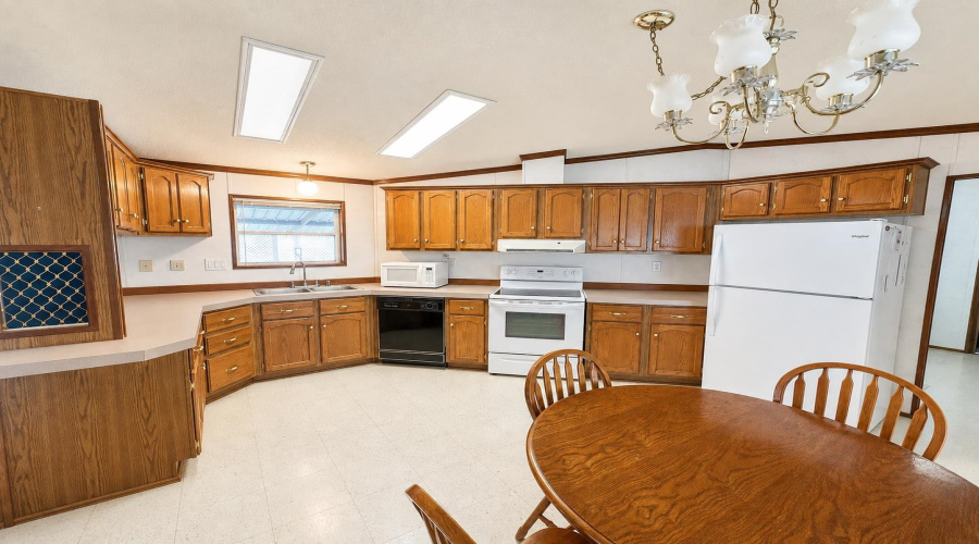 118 Autumn Ln., Zapata, Texas 78076, 2 Bedrooms Bedrooms, 4 Rooms Rooms,2 BathroomsBathrooms,Residential,For Sale,118 Autumn Ln.,20262407