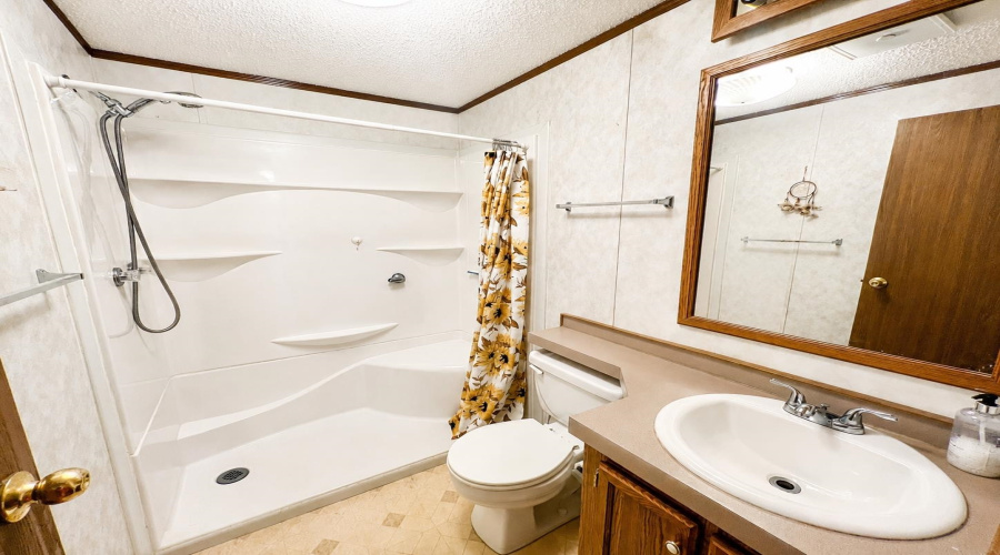 118 Autumn Ln., Zapata, Texas 78076, 2 Bedrooms Bedrooms, 4 Rooms Rooms,2 BathroomsBathrooms,Residential,For Sale,118 Autumn Ln.,20262407