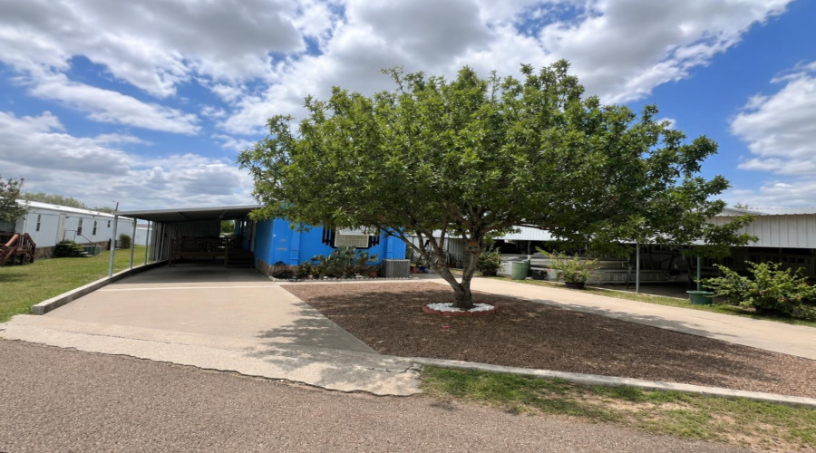 118 Autumn Ln., Zapata, Texas 78076, 2 Bedrooms Bedrooms, 4 Rooms Rooms,2 BathroomsBathrooms,Residential,For Sale,118 Autumn Ln.,20262407