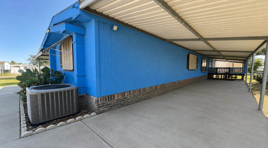 118 Autumn Ln., Zapata, Texas 78076, 2 Bedrooms Bedrooms, 4 Rooms Rooms,2 BathroomsBathrooms,Residential,For Sale,118 Autumn Ln.,20262407