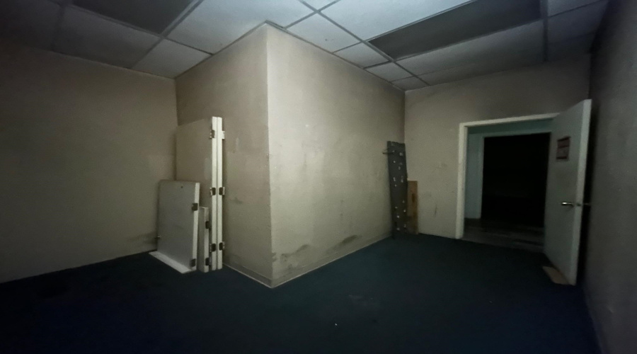 2601 E Saunders St, Laredo, Texas 78041, 1 Room Rooms,2 BathroomsBathrooms,Commercial retail/office,For Rent,2601 E Saunders St,20262408