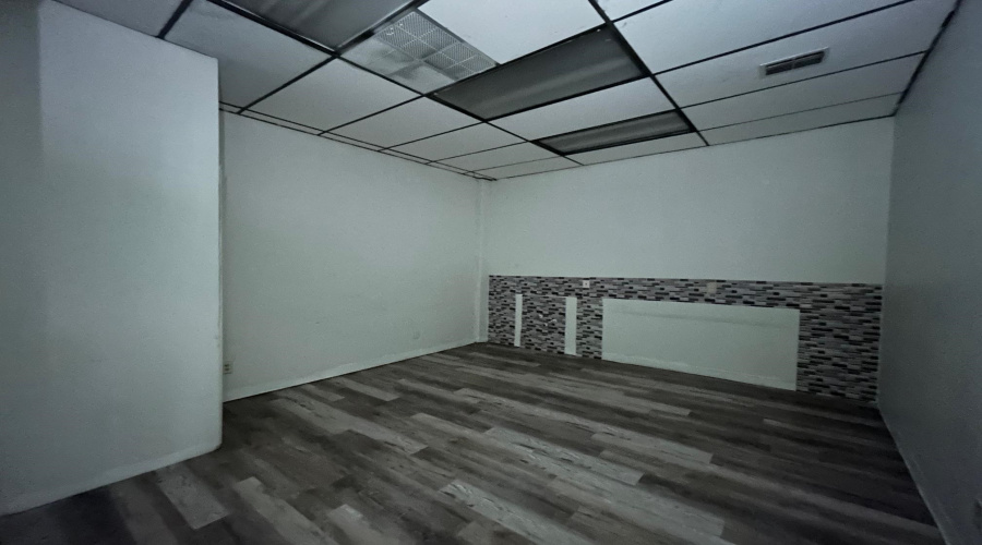 2601 E Saunders St, Laredo, Texas 78041, 1 Room Rooms,2 BathroomsBathrooms,Commercial retail/office,For Rent,2601 E Saunders St,20262408
